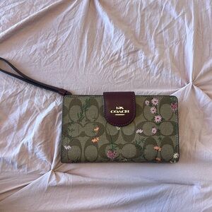 Women’s coach wristlet wallet